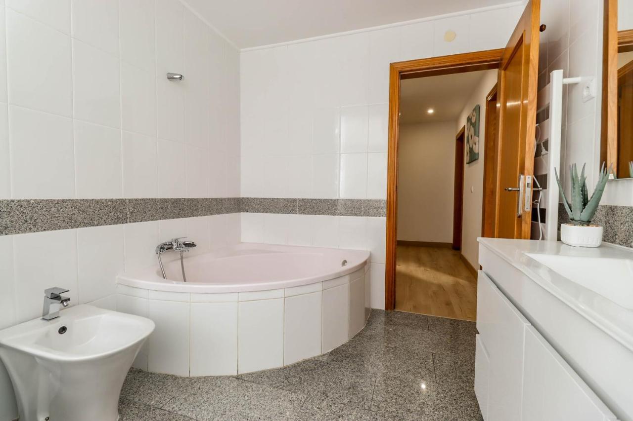 Flor Do Mar - Spacious Apartment With Balcony Vila Praia de Âncora Extérieur photo